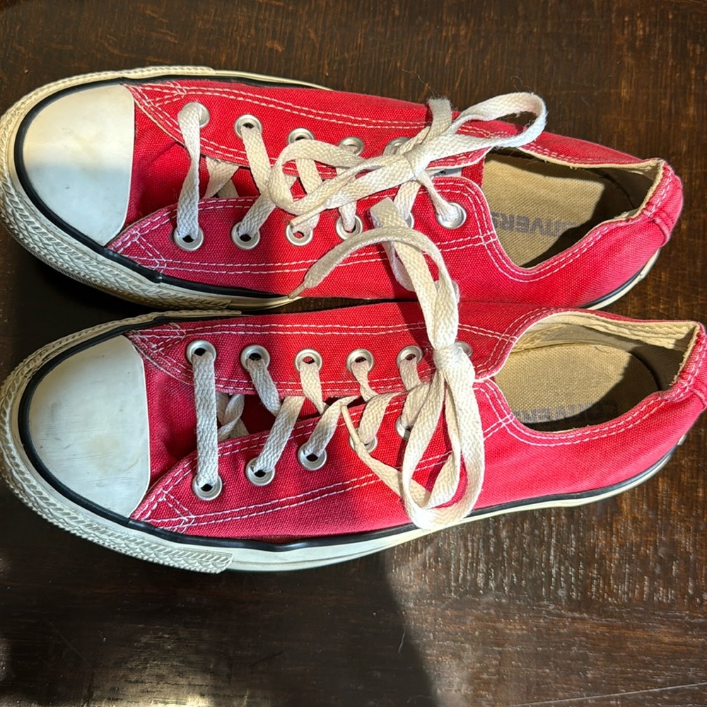 Converse• Low Top Red Sneakers